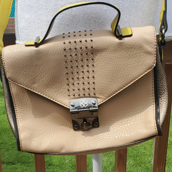 Gianni Bini cross body tan yellow gold purse - Picture 2 of 14